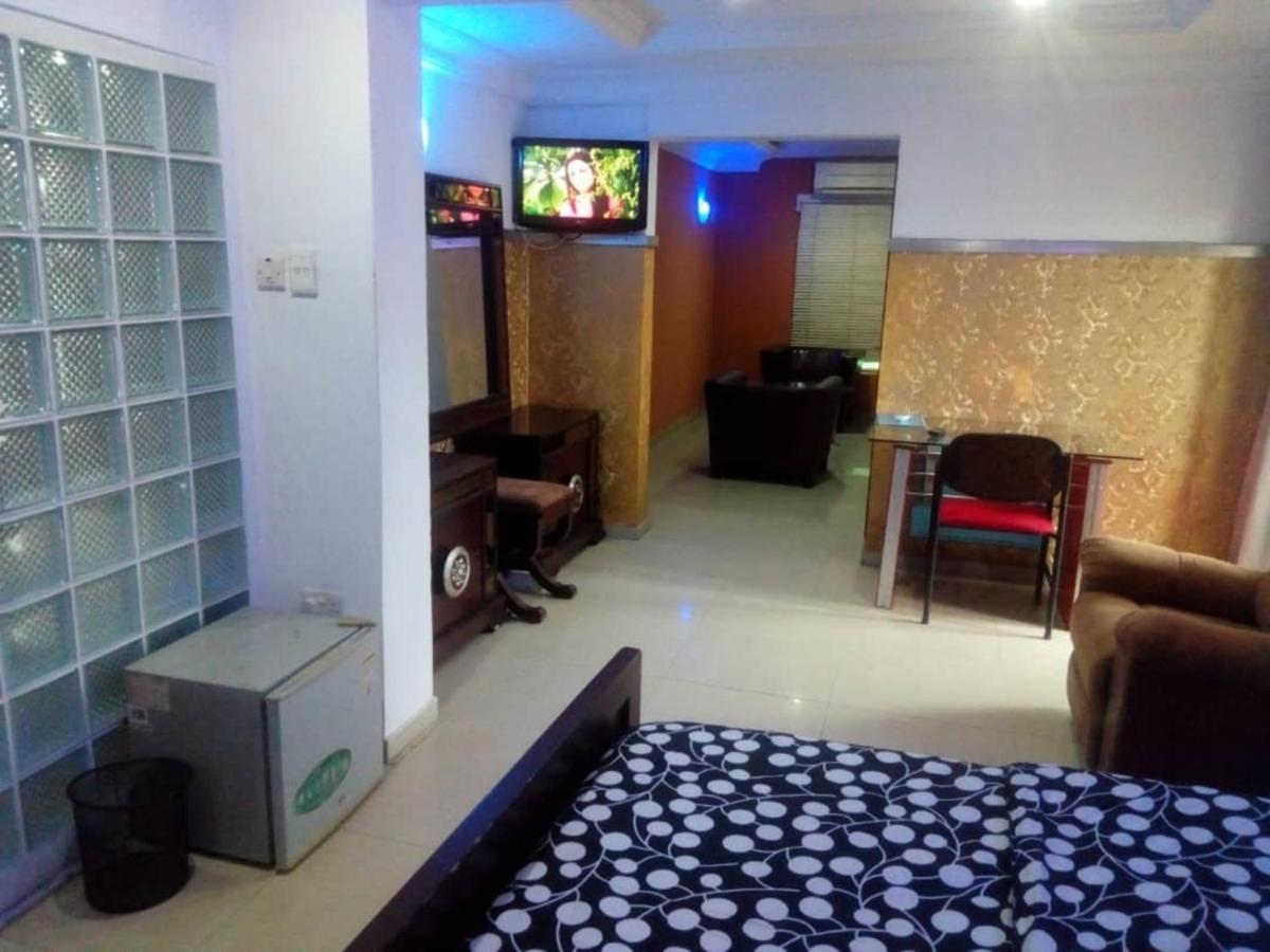 Theodawn Hotels @ Suite 29 Ikeja Exterior photo