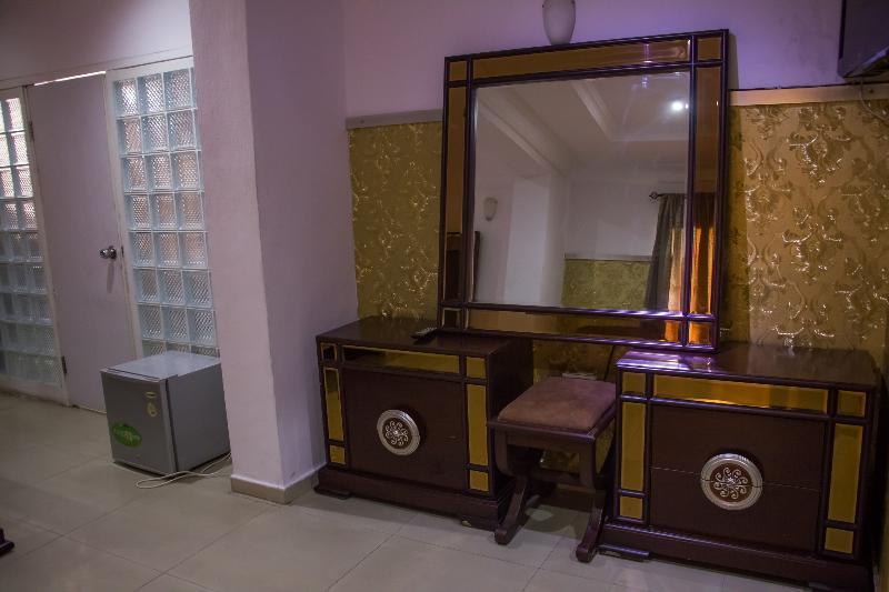Theodawn Hotels @ Suite 29 Ikeja Exterior photo